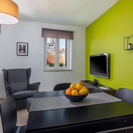 Apartment Parenzo *